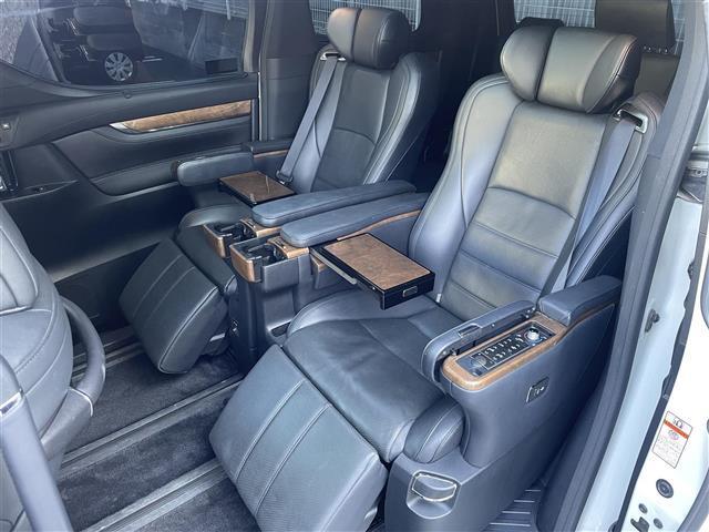 アルファード ３．５エグゼクティブラウンジ　モデリスタエアロ／Ｗサンルーフ／ＪＢＬ純ナビ／フルセグ／全方位モニタ／黒革電動シート／シートヒータ／後席エアシート／オットマン／両パワスラ／電動バックドア／ＰＣＳ／外２１ＡＷ／ＴＥＩＮ車高調（29枚目）