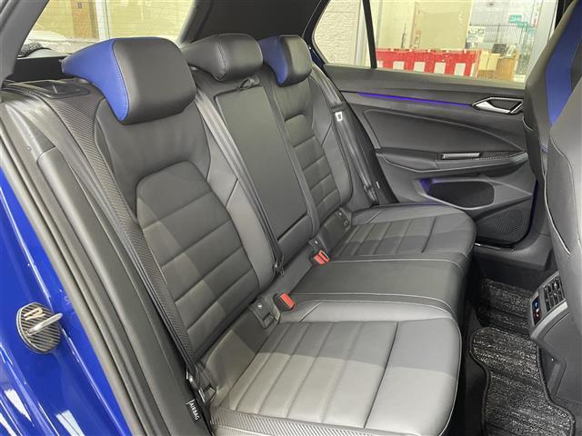 ゴルフＲ ２０イヤーズ　ワンオーナー／４ＷＤ／ターボ／黒革電動シート／シートヒータ／エアシート／ＡＣＣクルコン／ビルトインＥＴＣ／スマートキー／ＬＥＤヘッドライト／衝突軽減ブレーキ／純アクラポビッチマフラー（5枚目）