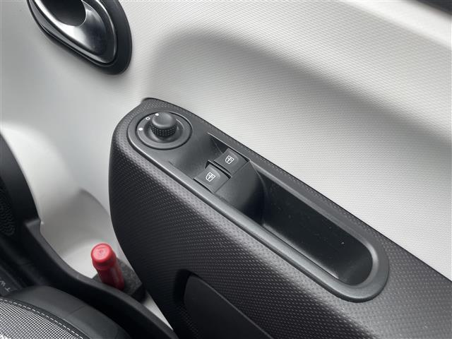 トゥインゴ インテンス　純正７インチディスプレイオーディオ／ＡｐｐｌｅＣａｒＰｌａｙ／ＡｎｄｒｏｉｄＡｕｔｏ／Ｂｌｕｅｔｏｏｔｈ／ＡＭ／ＦＭ／ＡＵＸ／ＵＳＢ／バックカメラ／５速ＭＴ／純正ＷＣＰ／オートクルーズコントロール（19枚目）