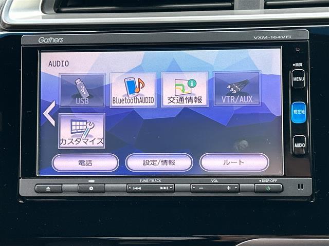 フィットハイブリッド Ｓパッケージ　純正ナビＣＤ／ＤＶＤ／ＴＶ／ＡＭ／ＦＭ／Ｂｌｕｅｔｏｏｔｈ／フルセグ　バックカメラ　ＥＴＣ　前方ドライブレコーダー　クルーズコントロール　純正アルミホイール　スタッドレスタイヤ　スペアキー（3枚目）