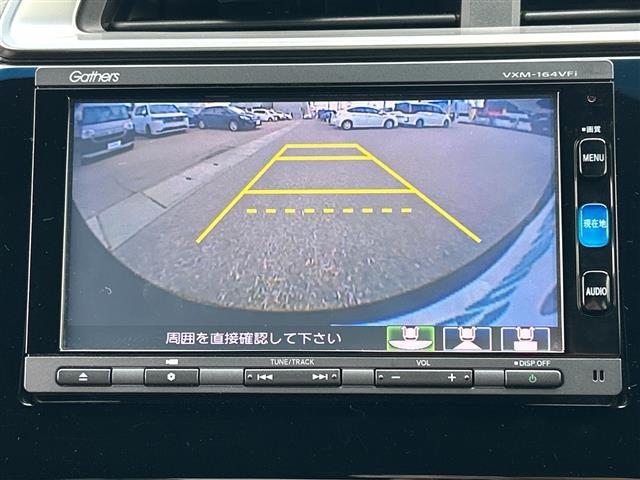 フィットハイブリッド Ｓパッケージ　純正ナビＣＤ／ＤＶＤ／ＴＶ／ＡＭ／ＦＭ／Ｂｌｕｅｔｏｏｔｈ／フルセグ　バックカメラ　ＥＴＣ　前方ドライブレコーダー　クルーズコントロール　純正アルミホイール　スタッドレスタイヤ　スペアキー（5枚目）