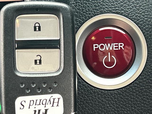 フィットハイブリッド Ｓパッケージ　純正ナビＣＤ／ＤＶＤ／ＴＶ／ＡＭ／ＦＭ／Ｂｌｕｅｔｏｏｔｈ／フルセグ　バックカメラ　ＥＴＣ　前方ドライブレコーダー　クルーズコントロール　純正アルミホイール　スタッドレスタイヤ　スペアキー（8枚目）