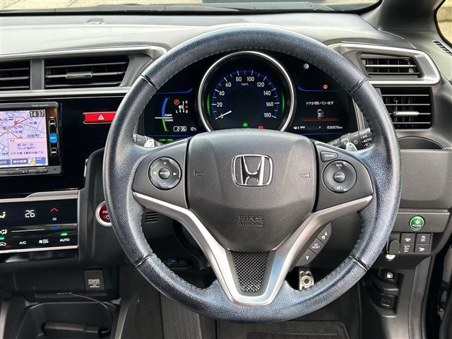 フィットハイブリッド Ｓパッケージ　純正ナビＣＤ／ＤＶＤ／ＴＶ／ＡＭ／ＦＭ／Ｂｌｕｅｔｏｏｔｈ／フルセグ　バックカメラ　ＥＴＣ　前方ドライブレコーダー　クルーズコントロール　純正アルミホイール　スタッドレスタイヤ　スペアキー（9枚目）