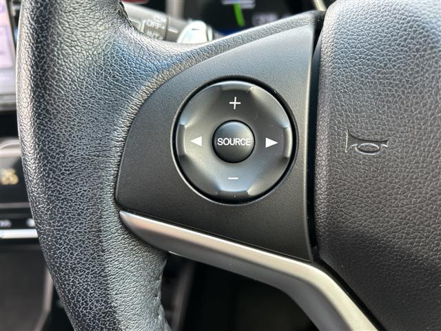 フィットハイブリッド Ｓパッケージ　純正ナビＣＤ／ＤＶＤ／ＴＶ／ＡＭ／ＦＭ／Ｂｌｕｅｔｏｏｔｈ／フルセグ　バックカメラ　ＥＴＣ　前方ドライブレコーダー　クルーズコントロール　純正アルミホイール　スタッドレスタイヤ　スペアキー（10枚目）