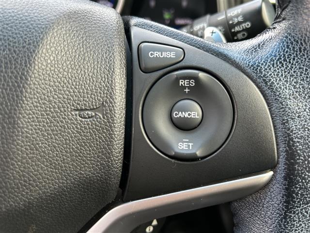 フィットハイブリッド Ｓパッケージ　純正ナビＣＤ／ＤＶＤ／ＴＶ／ＡＭ／ＦＭ／Ｂｌｕｅｔｏｏｔｈ／フルセグ　バックカメラ　ＥＴＣ　前方ドライブレコーダー　クルーズコントロール　純正アルミホイール　スタッドレスタイヤ　スペアキー（11枚目）