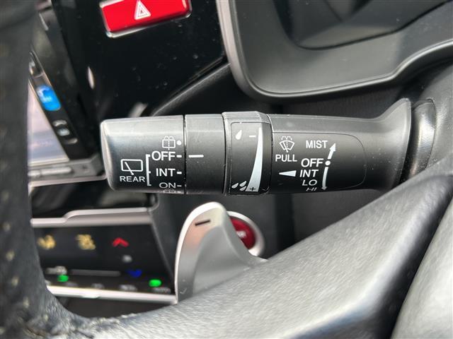 フィットハイブリッド Ｓパッケージ　純正ナビＣＤ／ＤＶＤ／ＴＶ／ＡＭ／ＦＭ／Ｂｌｕｅｔｏｏｔｈ／フルセグ　バックカメラ　ＥＴＣ　前方ドライブレコーダー　クルーズコントロール　純正アルミホイール　スタッドレスタイヤ　スペアキー（12枚目）