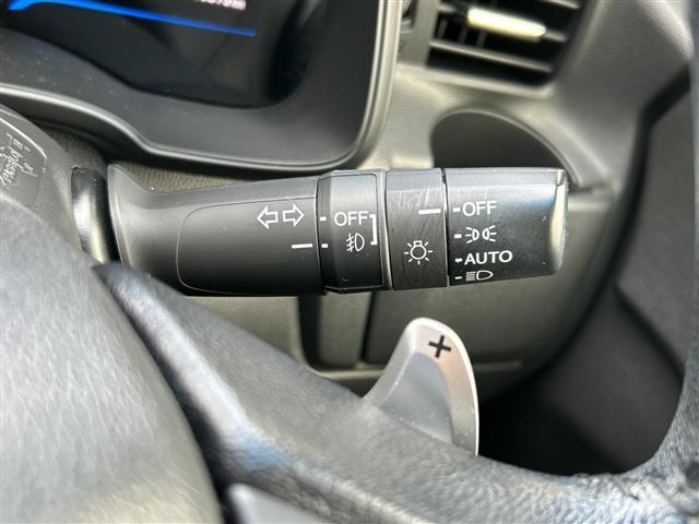 フィットハイブリッド Ｓパッケージ　純正ナビＣＤ／ＤＶＤ／ＴＶ／ＡＭ／ＦＭ／Ｂｌｕｅｔｏｏｔｈ／フルセグ　バックカメラ　ＥＴＣ　前方ドライブレコーダー　クルーズコントロール　純正アルミホイール　スタッドレスタイヤ　スペアキー（13枚目）