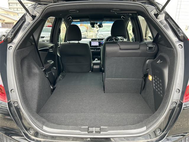 フィットハイブリッド Ｓパッケージ　純正ナビＣＤ／ＤＶＤ／ＴＶ／ＡＭ／ＦＭ／Ｂｌｕｅｔｏｏｔｈ／フルセグ　バックカメラ　ＥＴＣ　前方ドライブレコーダー　クルーズコントロール　純正アルミホイール　スタッドレスタイヤ　スペアキー（24枚目）