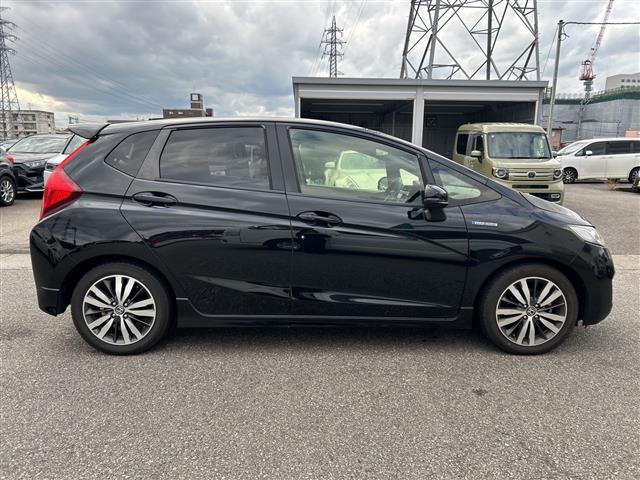 フィットハイブリッド Ｓパッケージ　純正ナビＣＤ／ＤＶＤ／ＴＶ／ＡＭ／ＦＭ／Ｂｌｕｅｔｏｏｔｈ／フルセグ　バックカメラ　ＥＴＣ　前方ドライブレコーダー　クルーズコントロール　純正アルミホイール　スタッドレスタイヤ　スペアキー（32枚目）