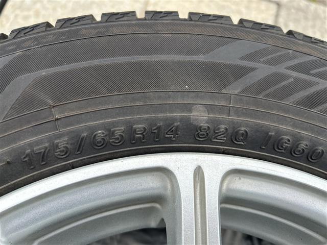 フィットハイブリッド Ｓパッケージ　純正ナビＣＤ／ＤＶＤ／ＴＶ／ＡＭ／ＦＭ／Ｂｌｕｅｔｏｏｔｈ／フルセグ　バックカメラ　ＥＴＣ　前方ドライブレコーダー　クルーズコントロール　純正アルミホイール　スタッドレスタイヤ　スペアキー（40枚目）