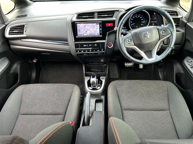 フィットハイブリッド Ｓパッケージ　純正ナビＣＤ／ＤＶＤ／ＴＶ／ＡＭ／ＦＭ／Ｂｌｕｅｔｏｏｔｈ／フルセグ　バックカメラ　ＥＴＣ　前方ドライブレコーダー　クルーズコントロール　純正アルミホイール　スタッドレスタイヤ　スペアキー（42枚目）