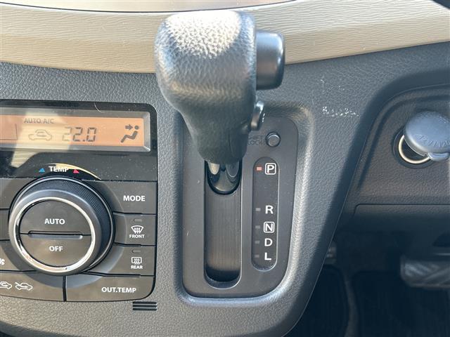 ワゴンＲ ＦＸ　社外ＳＤナビ【ＡＶＩＣ－Ｒ２７１０】　ＤＶＤ／ＦＭ／ＡＭ／ワンセグ　スタッドレスタイヤ付き　スペアキー　純正フロアマット　アイドリングストップ　保証書　取扱説明書　記録簿（8枚目）