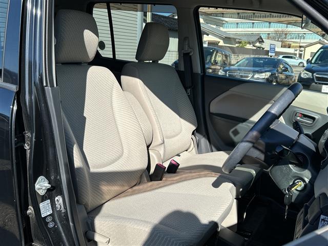 ワゴンＲ ＦＸ　社外ＳＤナビ【ＡＶＩＣ－Ｒ２７１０】　ＤＶＤ／ＦＭ／ＡＭ／ワンセグ　スタッドレスタイヤ付き　スペアキー　純正フロアマット　アイドリングストップ　保証書　取扱説明書　記録簿（12枚目）