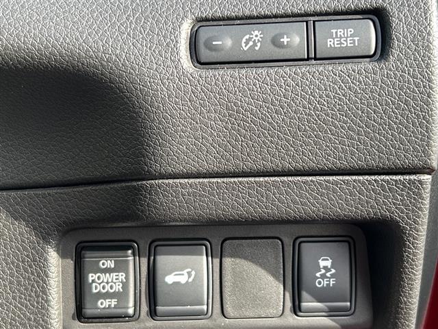 エクストレイル ２０Ｘ　ワンオーナー　４ＷＤ　アイドリングストップ　Ｂｌｕｅｔｏｏｔｈ　フルセグＴＶ　ＥＴＣ　バックカメラ　前後コーナーセンサー　社外レーダー　前後ドライブレコーダー　全席シートヒーター　２０インチ社外アルミ（9枚目）