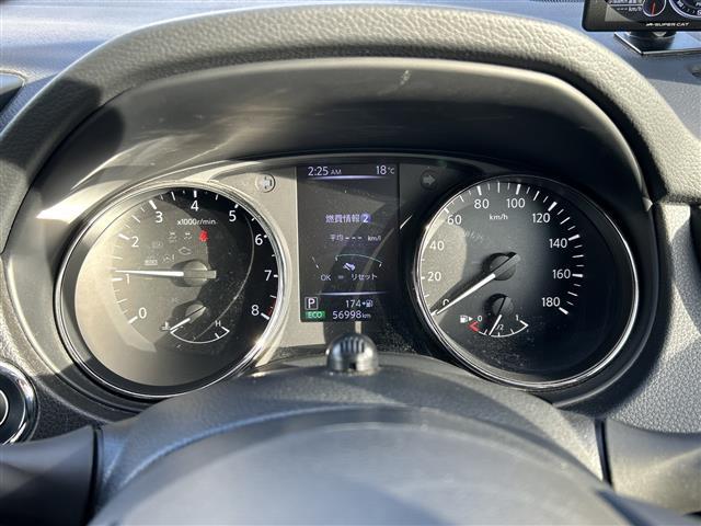 エクストレイル ２０Ｘ　ワンオーナー　４ＷＤ　アイドリングストップ　Ｂｌｕｅｔｏｏｔｈ　フルセグＴＶ　ＥＴＣ　バックカメラ　前後コーナーセンサー　社外レーダー　前後ドライブレコーダー　全席シートヒーター　２０インチ社外アルミ（12枚目）