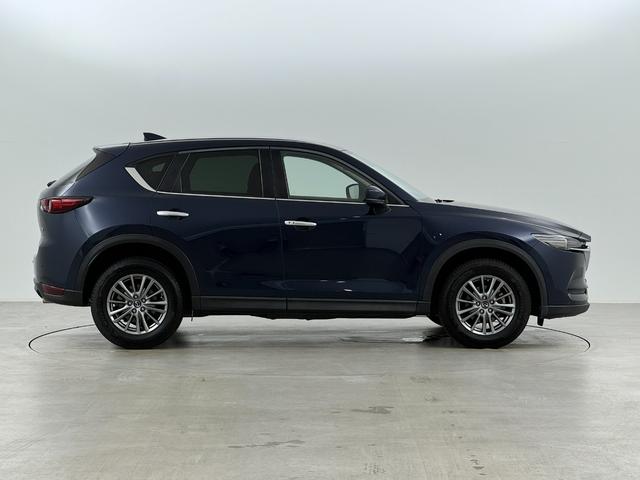 ＣＸ－５ ＸＤ　禁煙車　メーカーナビ　　ＣＤ／ＤＶＤ再生可能　Ｂｌｕｅｔｏｏｔｈ　バック、サイドカメラ　茶色革調カシートバー　ＢＳＭ　ＬＥＤヘッドライト　オートライト機能　レーンキープアシスト　スマートインＥＴＣ（64枚目）