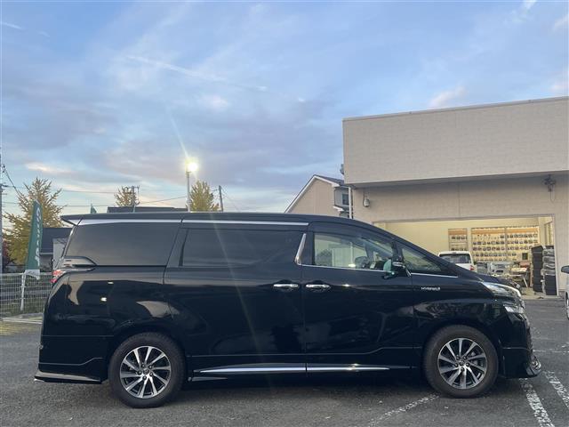 ヴェルファイアハイブリッド ZR Gエディション レーダークルーズコントロール 後席フリップダウン式モニター モデリスタエアロ テレビユーティリティー 純正スタートスターター コーナーセンサー アルパインナビ パワーシート 3列シート レザーシート(7枚目)