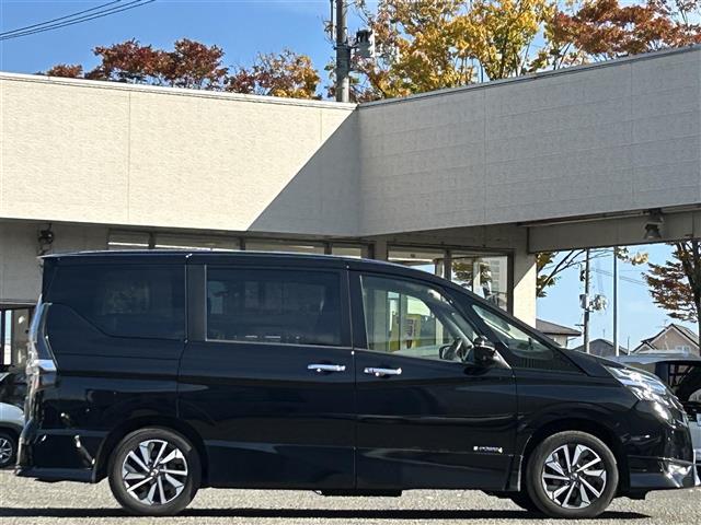 セレナ ｅ－パワー　ハイウェイスターＶ　純正ＳＤナビ（フルセグＴＶ、ＢＴ、ＡＭ、ＦＭ、ＳＤ、ＤＶＤ、ＣＤ、ブルーレイ）　フリップダウンモニター　日産プロパイロット　ビルトインＥＴＣ２．０　ドラレコ　全周囲カメラ　純正フロアマット　ＢＳＭ（5枚目）