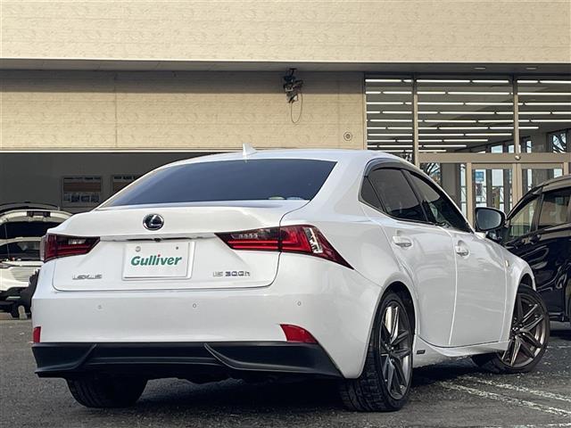 ＩＳ ＩＳ３００ｈ　Ｆスポーツ　１オーナー　純正ＳＤナビ（フルセグＴＶ、ラジオ、ブルーレイ、ＳＤ、ＢＴ）　前後ドラレコ　純正ＡＷ　スペアキー　ビルトインＥＴＣ　追従型クルコン　純正フロアマット　追従型クルコン　ワイパーデアイサー（6枚目）