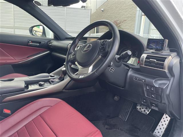 ＩＳ ＩＳ３００ｈ　Ｆスポーツ　１オーナー　純正ＳＤナビ（フルセグＴＶ、ラジオ、ブルーレイ、ＳＤ、ＢＴ）　前後ドラレコ　純正ＡＷ　スペアキー　ビルトインＥＴＣ　追従型クルコン　純正フロアマット　追従型クルコン　ワイパーデアイサー（24枚目）