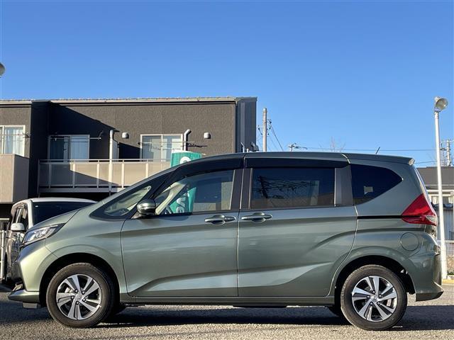 フリード+ G・ホンダセンシング 純正ナビ HondaSENSING CD/DVD/FM/AM/Bluetooth/USB レーンキープアシスト 横滑り防止装置 プリクラッシュセーフティ 前席シートヒーター 後席サンシェード有 ETC(7枚目)