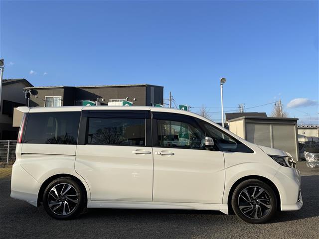 ステップワゴンスパーダ スパーダ・クールスピリット　ホンダセンシング　ワンオーナー　社外ディスプレイオーディオ６．８インチ　純正ドアバイザー　ＡＭ／ＦＭ／Ｂｌｕｅｔｏｏｔｈ／ＵＳＢ／ＡＵＸ　クルーズコントロール　レーンキープアシスト　プリクラッシュセーフティ（3枚目）