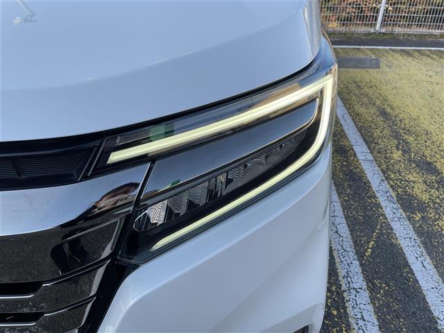 ステップワゴンスパーダ スパーダ・クールスピリット　ホンダセンシング　ワンオーナー　社外ディスプレイオーディオ６．８インチ　純正ドアバイザー　ＡＭ／ＦＭ／Ｂｌｕｅｔｏｏｔｈ／ＵＳＢ／ＡＵＸ　クルーズコントロール　レーンキープアシスト　プリクラッシュセーフティ（10枚目）