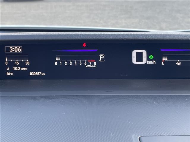 ステップワゴンスパーダ スパーダ・クールスピリット　ホンダセンシング　ワンオーナー　社外ディスプレイオーディオ６．８インチ　純正ドアバイザー　ＡＭ／ＦＭ／Ｂｌｕｅｔｏｏｔｈ／ＵＳＢ／ＡＵＸ　クルーズコントロール　レーンキープアシスト　プリクラッシュセーフティ（11枚目）