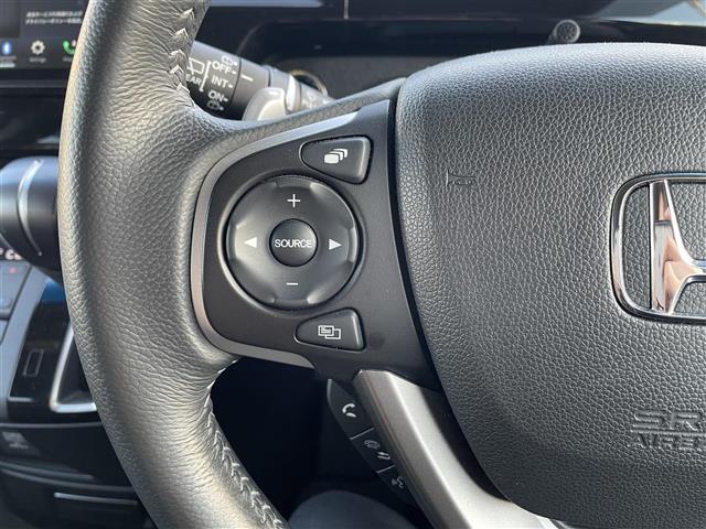 ステップワゴンスパーダ スパーダ・クールスピリット　ホンダセンシング　ワンオーナー　社外ディスプレイオーディオ６．８インチ　純正ドアバイザー　ＡＭ／ＦＭ／Ｂｌｕｅｔｏｏｔｈ／ＵＳＢ／ＡＵＸ　クルーズコントロール　レーンキープアシスト　プリクラッシュセーフティ（13枚目）