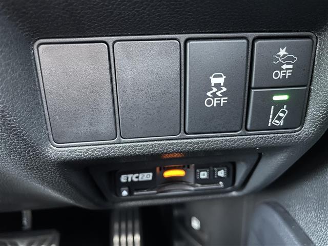 ステップワゴンスパーダ スパーダ・クールスピリット　ホンダセンシング　ワンオーナー　社外ディスプレイオーディオ６．８インチ　純正ドアバイザー　ＡＭ／ＦＭ／Ｂｌｕｅｔｏｏｔｈ／ＵＳＢ／ＡＵＸ　クルーズコントロール　レーンキープアシスト　プリクラッシュセーフティ（20枚目）