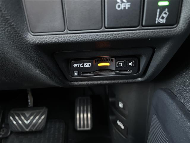 ステップワゴンスパーダ スパーダ・クールスピリット　ホンダセンシング　ワンオーナー　社外ディスプレイオーディオ６．８インチ　純正ドアバイザー　ＡＭ／ＦＭ／Ｂｌｕｅｔｏｏｔｈ／ＵＳＢ／ＡＵＸ　クルーズコントロール　レーンキープアシスト　プリクラッシュセーフティ（21枚目）