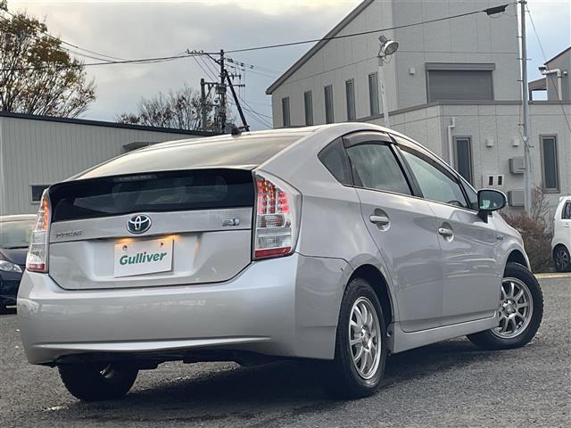 プリウス Ｌ　社外ナビ　バックカメラ（3枚目）