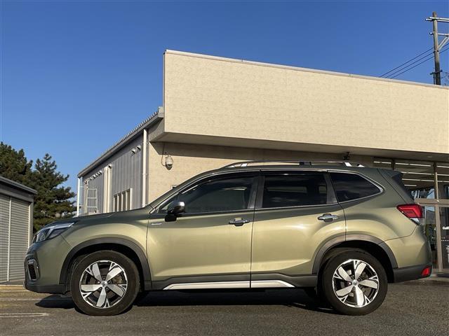 フォレスター アドバンス　サンルーフ　ルーフレール　追従クルーズコントロール　オートビークルホールド　純正アルミホイール　レザーシート　バックカメラ　サイドカメラ　デジタルインナーミラー　電動パーキングブレーキ（4枚目）