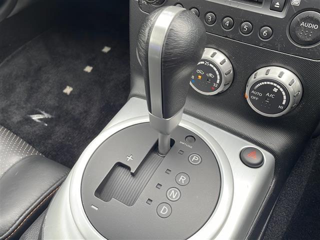 フェアレディZ バージョンT ナビゲーション フルセグテレビ CD&DVD バックカメラ キーレス 革シート BOSEサラウンド ETC キセノンヘッドライト 保証書 取扱説明書 整備手帳(10枚目)