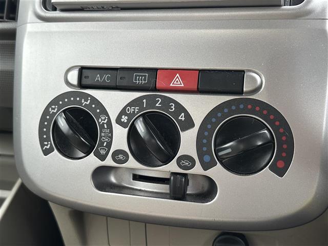 タント Ｌ　ナビゲーション　フルセグテレビ　ＣＤ＆ＤＶＤ　キーレス　スライドドア　フルフラット　アームレスト　保証書　取扱説明書　整備手帳（8枚目）