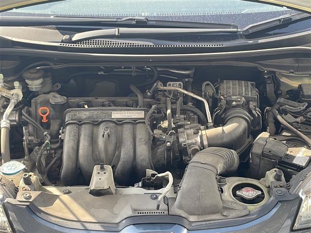 フィット １３Ｇ・Ｓパッケージ　☆ワンオーナー☆純正メモリナビ【フルセグ・ＤＶＤ再生可・ＣＤ・Ｂｌｕｅｔｏｏｔｈ】☆バックカメラ☆ＥＴＣ☆前方ドライブレコーダー☆パドルシフト☆横滑り防止機能☆電動格納ミラー（8枚目）