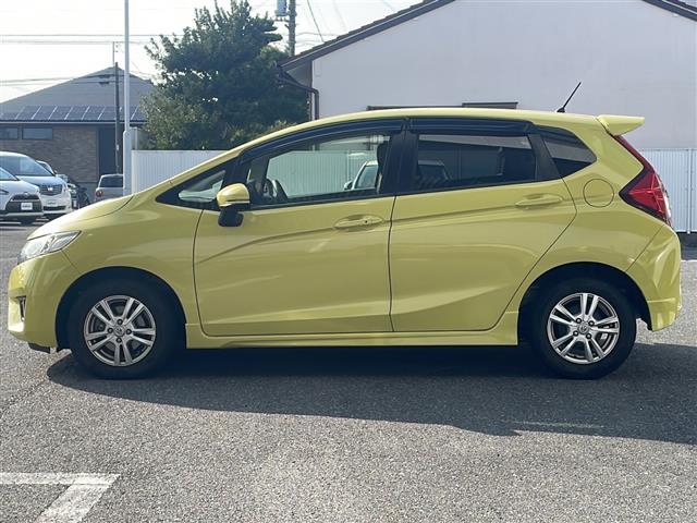 フィット １３Ｇ・Ｓパッケージ　☆ワンオーナー☆純正メモリナビ【フルセグ・ＤＶＤ再生可・ＣＤ・Ｂｌｕｅｔｏｏｔｈ】☆バックカメラ☆ＥＴＣ☆前方ドライブレコーダー☆パドルシフト☆横滑り防止機能☆電動格納ミラー（10枚目）