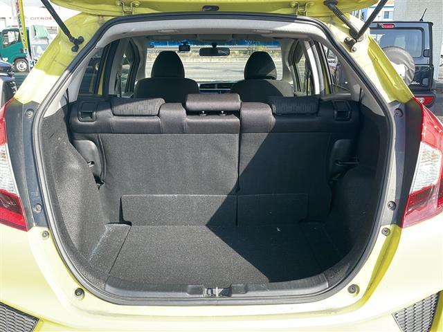 フィット １３Ｇ・Ｓパッケージ　☆ワンオーナー☆純正メモリナビ【フルセグ・ＤＶＤ再生可・ＣＤ・Ｂｌｕｅｔｏｏｔｈ】☆バックカメラ☆ＥＴＣ☆前方ドライブレコーダー☆パドルシフト☆横滑り防止機能☆電動格納ミラー（21枚目）