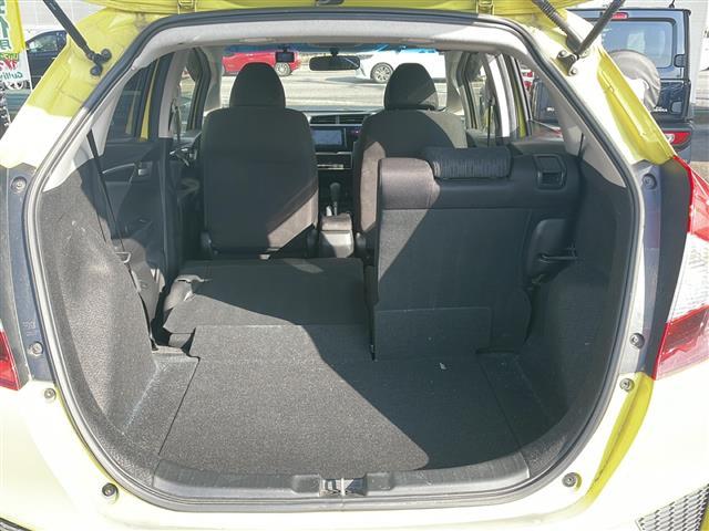 フィット １３Ｇ・Ｓパッケージ　☆ワンオーナー☆純正メモリナビ【フルセグ・ＤＶＤ再生可・ＣＤ・Ｂｌｕｅｔｏｏｔｈ】☆バックカメラ☆ＥＴＣ☆前方ドライブレコーダー☆パドルシフト☆横滑り防止機能☆電動格納ミラー（22枚目）