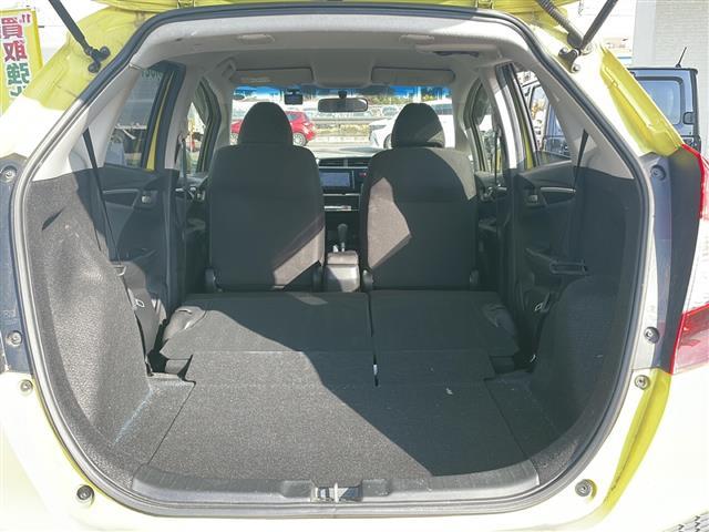 フィット １３Ｇ・Ｓパッケージ　☆ワンオーナー☆純正メモリナビ【フルセグ・ＤＶＤ再生可・ＣＤ・Ｂｌｕｅｔｏｏｔｈ】☆バックカメラ☆ＥＴＣ☆前方ドライブレコーダー☆パドルシフト☆横滑り防止機能☆電動格納ミラー（23枚目）