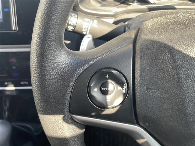 フィット １３Ｇ・Ｓパッケージ　☆ワンオーナー☆純正メモリナビ【フルセグ・ＤＶＤ再生可・ＣＤ・Ｂｌｕｅｔｏｏｔｈ】☆バックカメラ☆ＥＴＣ☆前方ドライブレコーダー☆パドルシフト☆横滑り防止機能☆電動格納ミラー（26枚目）