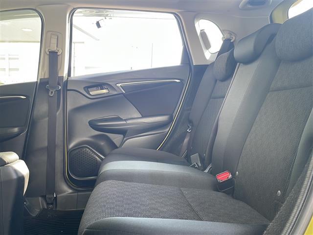 フィット １３Ｇ・Ｓパッケージ　☆ワンオーナー☆純正メモリナビ【フルセグ・ＤＶＤ再生可・ＣＤ・Ｂｌｕｅｔｏｏｔｈ】☆バックカメラ☆ＥＴＣ☆前方ドライブレコーダー☆パドルシフト☆横滑り防止機能☆電動格納ミラー（29枚目）