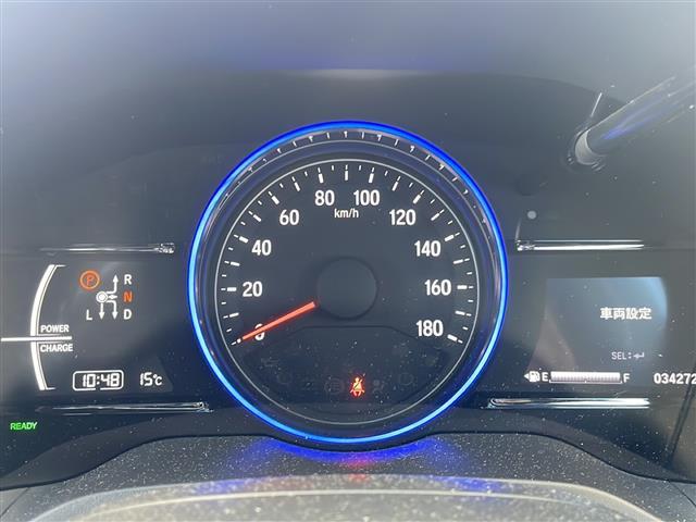 ヴェゼル ハイブリッドＲＳ・ホンダセンシング　純正ナビ　バックカメラ　クルーズコントロール　前方ドライブレコーダー　ステアリングスイッチ　ビルトインＥＴＣ　社外マフラー（ＮＯ－ＢＬＥＳＳＥ）　純正フロアマット　ＬＥＤヘッドライト　スマートキー（3枚目）