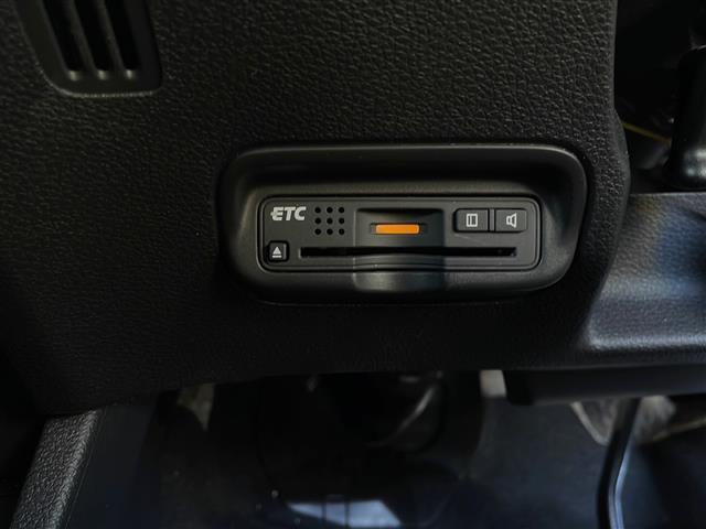 ヴェゼル ハイブリッドＲＳ・ホンダセンシング　純正ナビ　バックカメラ　クルーズコントロール　前方ドライブレコーダー　ステアリングスイッチ　ビルトインＥＴＣ　社外マフラー（ＮＯ－ＢＬＥＳＳＥ）　純正フロアマット　ＬＥＤヘッドライト　スマートキー（12枚目）