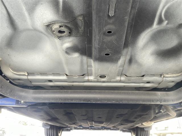 ヴェゼル ハイブリッドＲＳ・ホンダセンシング　純正ナビ　バックカメラ　クルーズコントロール　前方ドライブレコーダー　ステアリングスイッチ　ビルトインＥＴＣ　社外マフラー（ＮＯ－ＢＬＥＳＳＥ）　純正フロアマット　ＬＥＤヘッドライト　スマートキー（15枚目）