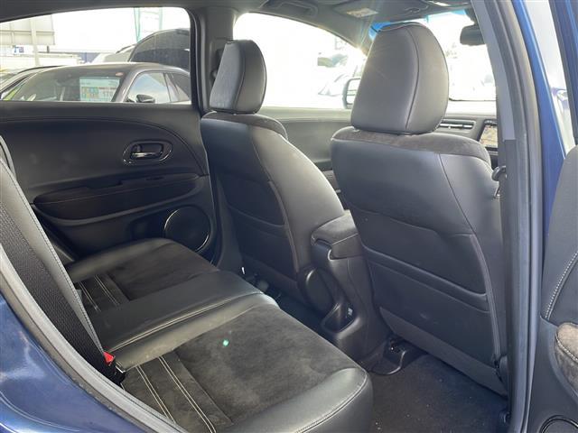 ヴェゼル ハイブリッドＲＳ・ホンダセンシング　純正ナビ　バックカメラ　クルーズコントロール　前方ドライブレコーダー　ステアリングスイッチ　ビルトインＥＴＣ　社外マフラー（ＮＯ－ＢＬＥＳＳＥ）　純正フロアマット　ＬＥＤヘッドライト　スマートキー（19枚目）