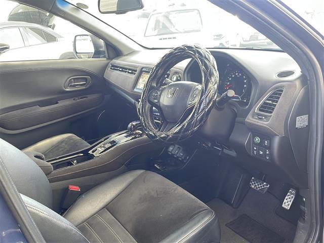 ヴェゼル ハイブリッドＲＳ・ホンダセンシング　純正ナビ　バックカメラ　クルーズコントロール　前方ドライブレコーダー　ステアリングスイッチ　ビルトインＥＴＣ　社外マフラー（ＮＯ－ＢＬＥＳＳＥ）　純正フロアマット　ＬＥＤヘッドライト　スマートキー（22枚目）