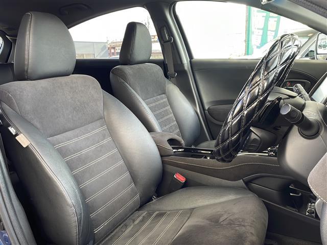 ヴェゼル ハイブリッドＲＳ・ホンダセンシング　純正ナビ　バックカメラ　クルーズコントロール　前方ドライブレコーダー　ステアリングスイッチ　ビルトインＥＴＣ　社外マフラー（ＮＯ－ＢＬＥＳＳＥ）　純正フロアマット　ＬＥＤヘッドライト　スマートキー（24枚目）