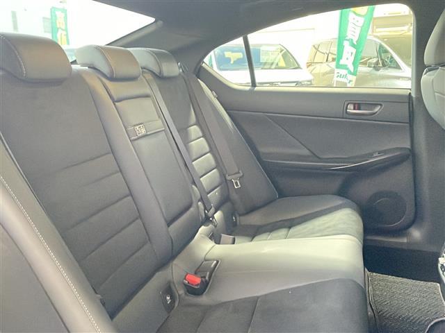 ＩＳ ＩＳ３００　ＦスポーツモードブラックＩＩＩ　☆ワンオーナー☆メーカー純正ナビ【フルセグ・ＤＶＤ再生可・ＣＤ・Ｂｌｕｅｔｏｏｔｈ】☆バックカメラ☆全周囲カメラ☆ビルトインＥＴＣ２．０☆Ｌｅｘｕｓ　Ｓａｆｅｔｙ　Ｓｙｓｔｅｍ＋（18枚目）