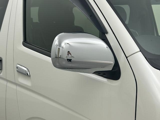 ハイエースバン スーパーＧＬ　ダークプライム　禁煙車　カロッツェリアナビ（ＣＤ・ＤＶＤ・フルセグ・ＢＴ・ＳＤ）フリップダウンモニター　バックカメラ　ＥＴＣ　両側パワースライドドア　横滑り防止　社外フロアマット　社外１６インチＡＷ　オートライト（38枚目）